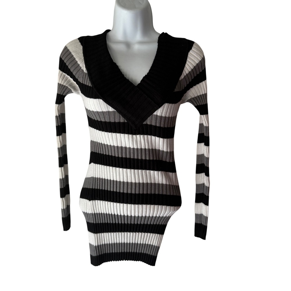 Love By Design Y2k Striped V Neck Fitted Sweater Gray Medium Snatched‎ Grunge